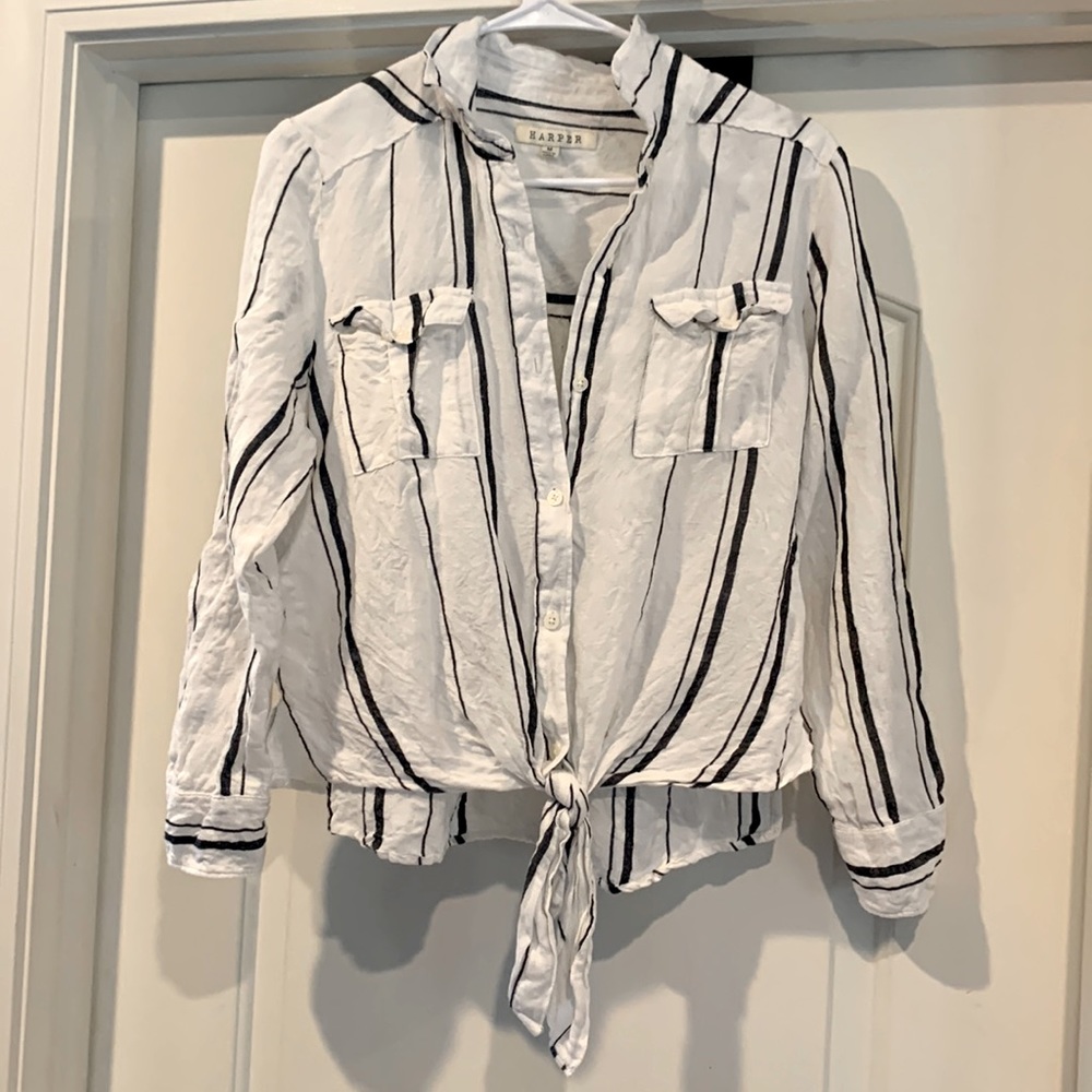 Sz med white waist length shirt with black stripe detail